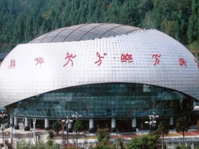 克拉玛依体育中心球形网架加工安装